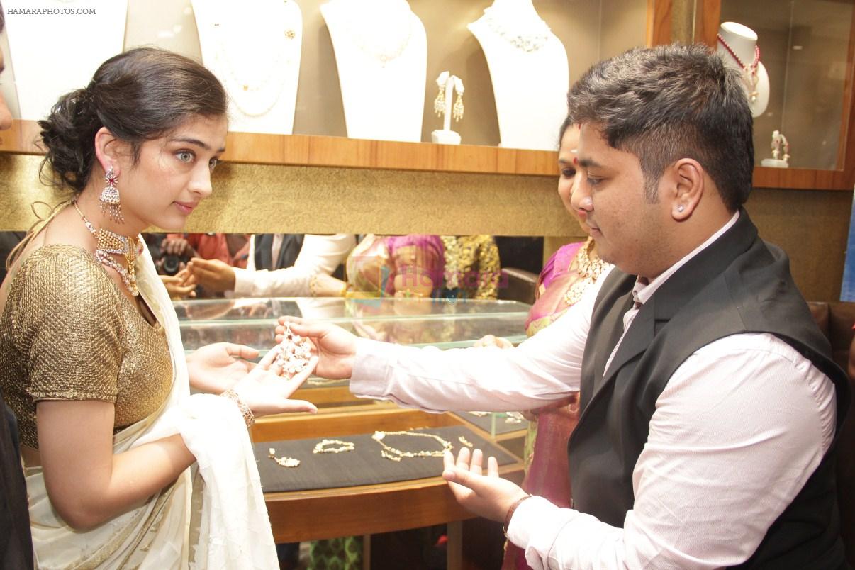 Akshara Haasan Launch Diamonds Showroom on 20th Aug 2015