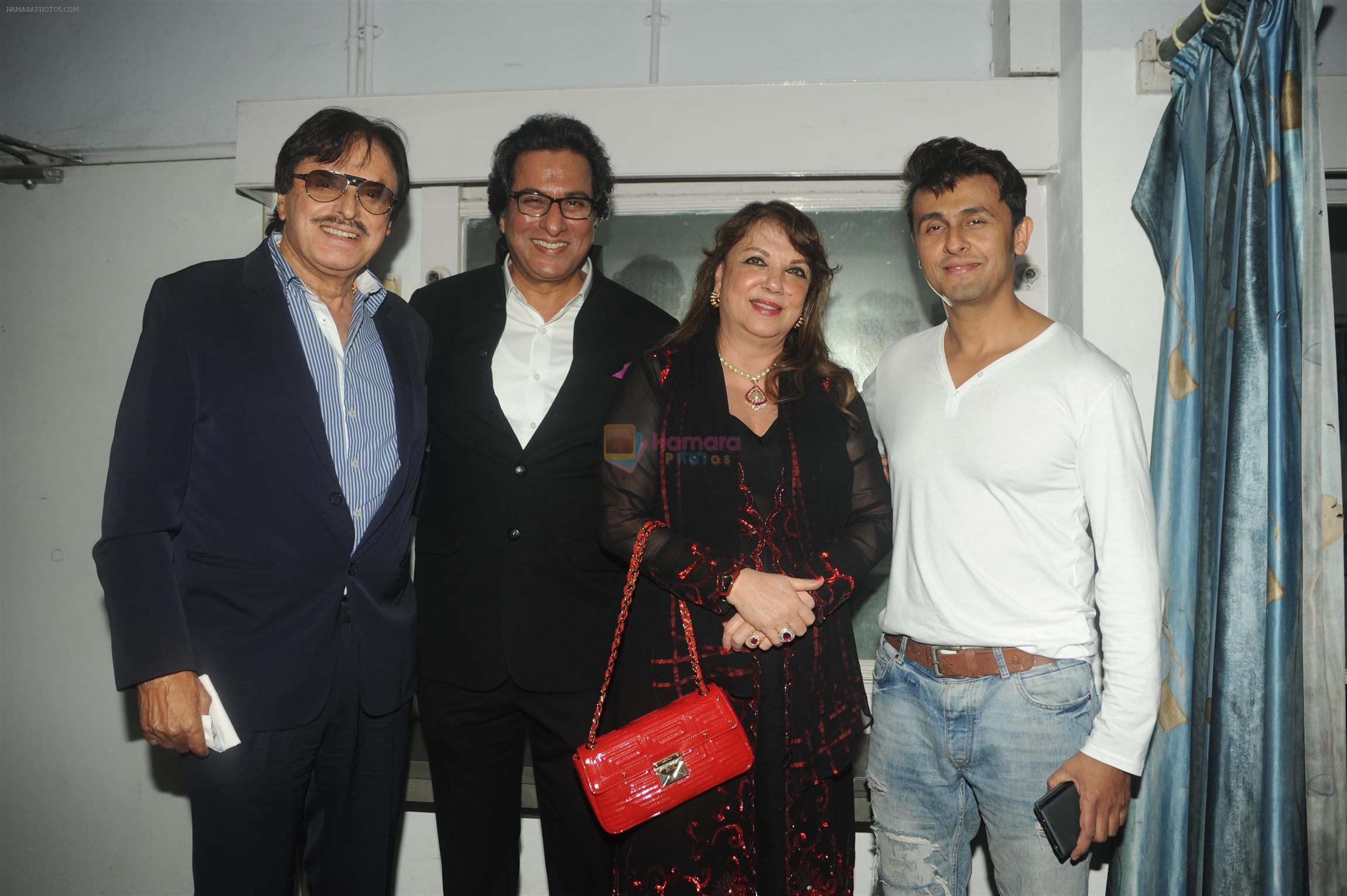Sanjay Khan, Talat Aziz, Zarine Khan, Sonu Nigam at Talat Aziz's musical show Yeh Shaam Mastani in Mumbai on 20th Aug 2015