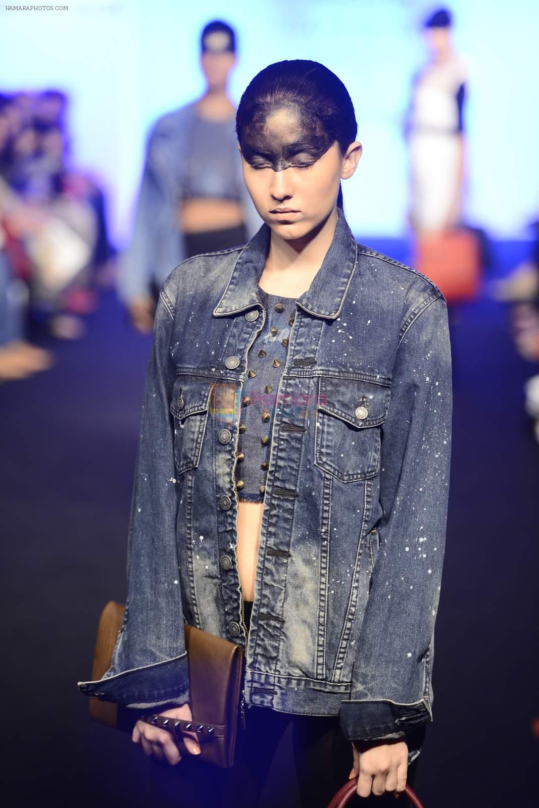 Model walk the ramp for Baggit Lil Shilpa Show on day 1 of LIFW on 26th Aug 2015