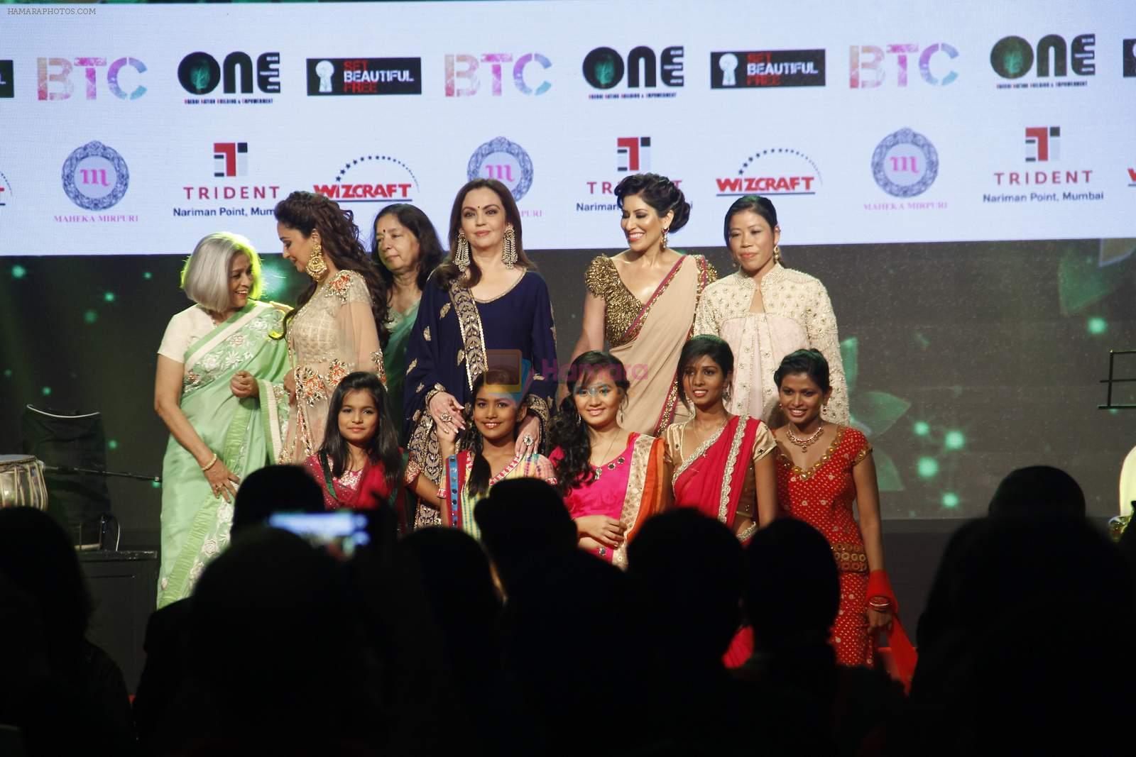 Nita Ambani, Mary Kom, Madhuri Dixit at vivek oberoi's charity event in Mumbai on 29th Aug 2015