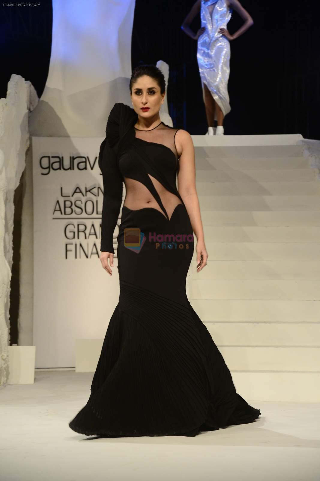 kareena kapoor walk the ramp for gaurav gupta Show at the grand finale of Lakme Fashion Week on 30th Aug 2015