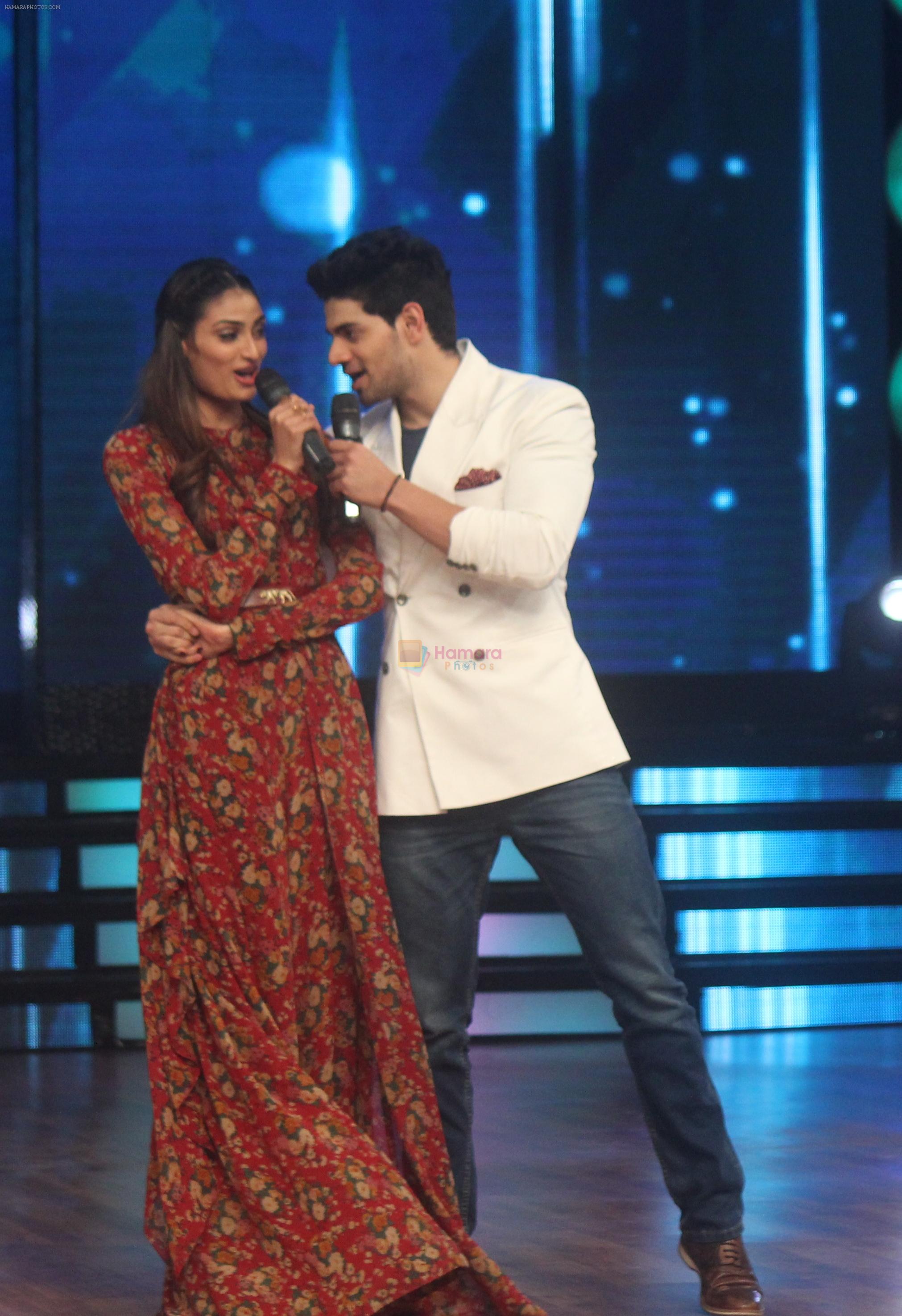 Athiya and Suraj onsets of DID 5 to promote thier movie Hero