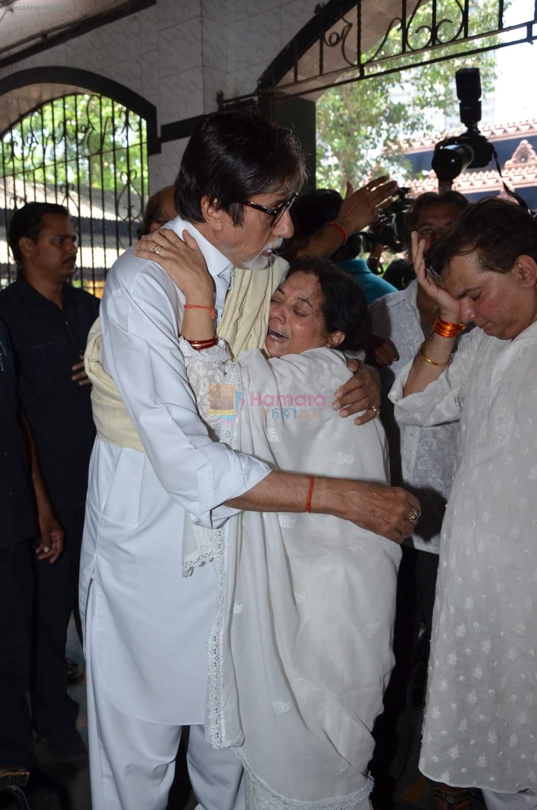 Amitabh Bachchan at aadesh shrivastava funeral in Mumbai on 5th Sept 2015