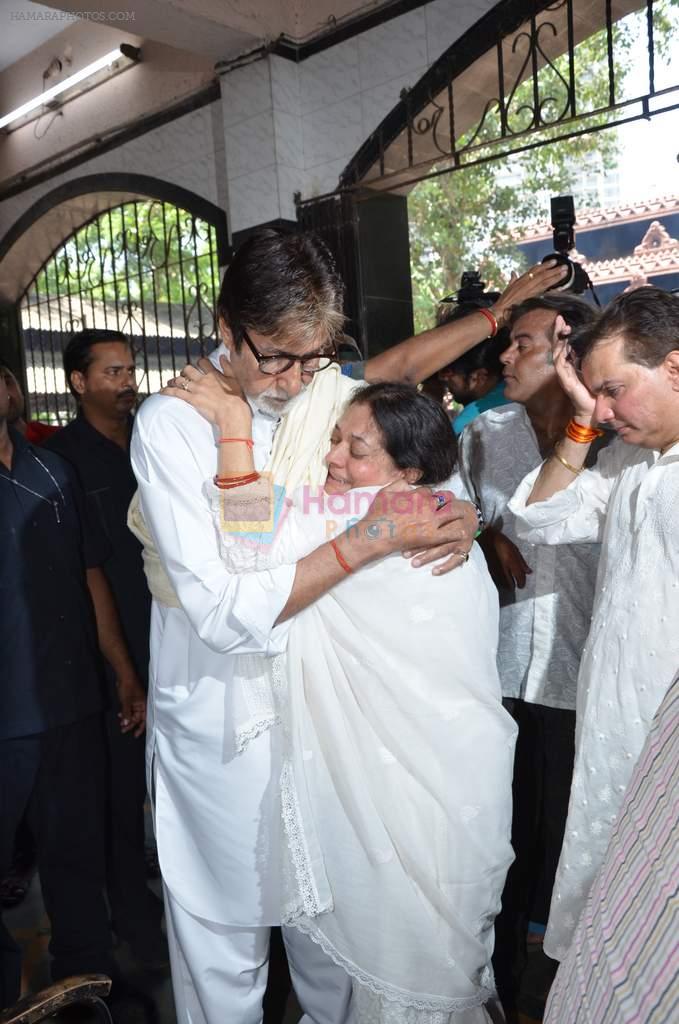 Amitabh bachchan at aadesh shrivastava funeral in Mumbai on 5th Sept 2015
