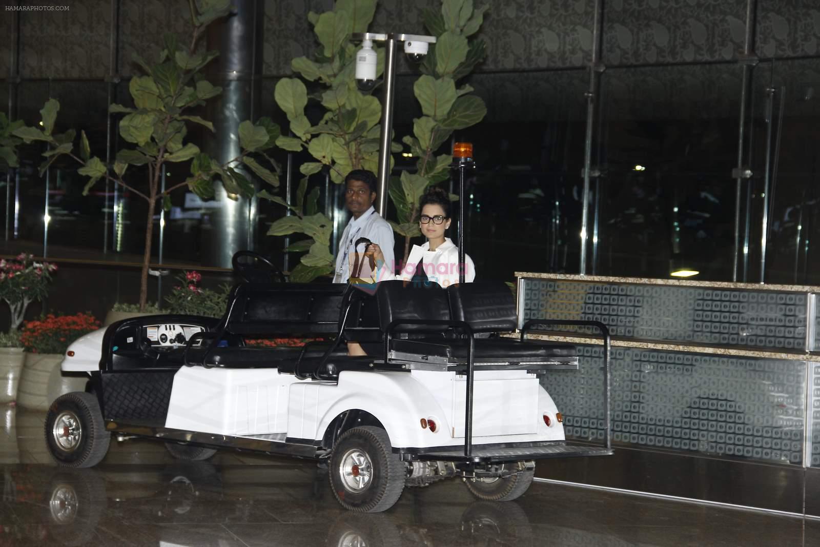 Kangana Ranaut leave sfor Queen premiere in Paris on 8th Sept 2015