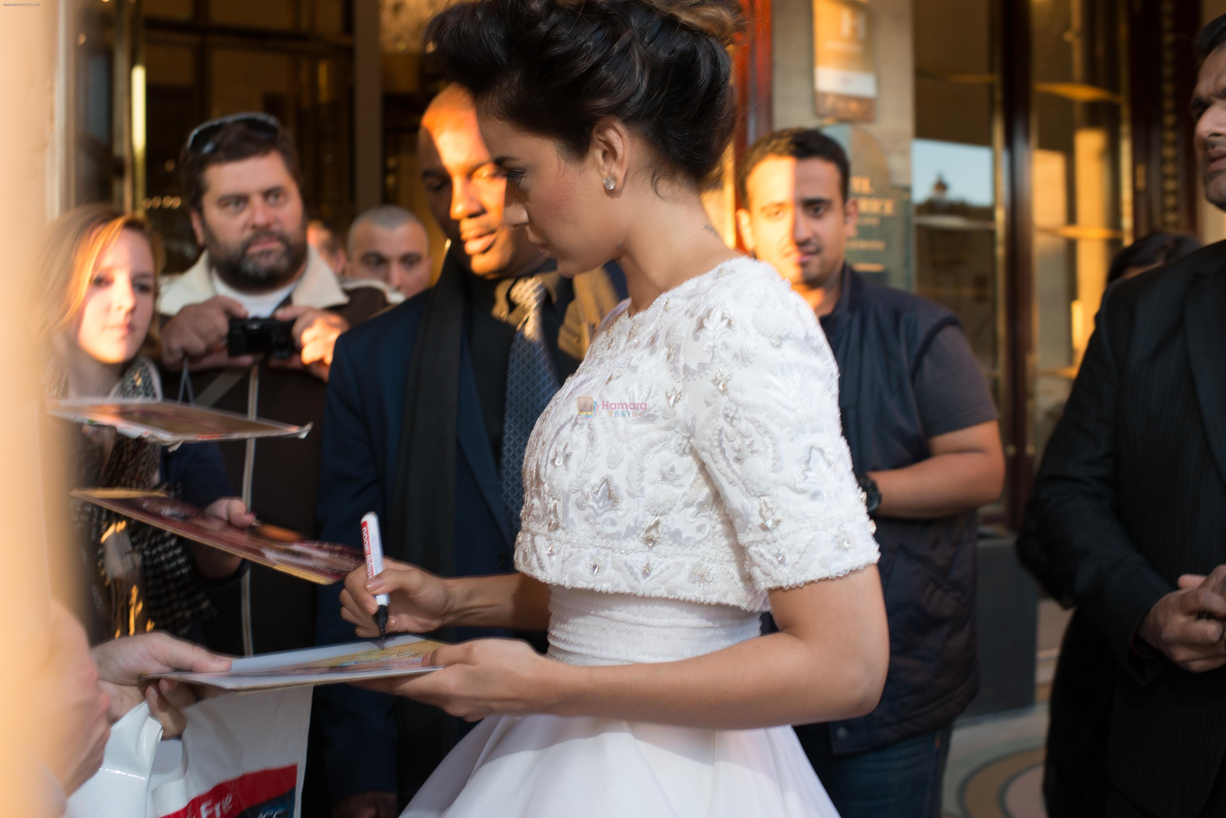 Kangana Ranaut gets a Queen's welcome in Paris