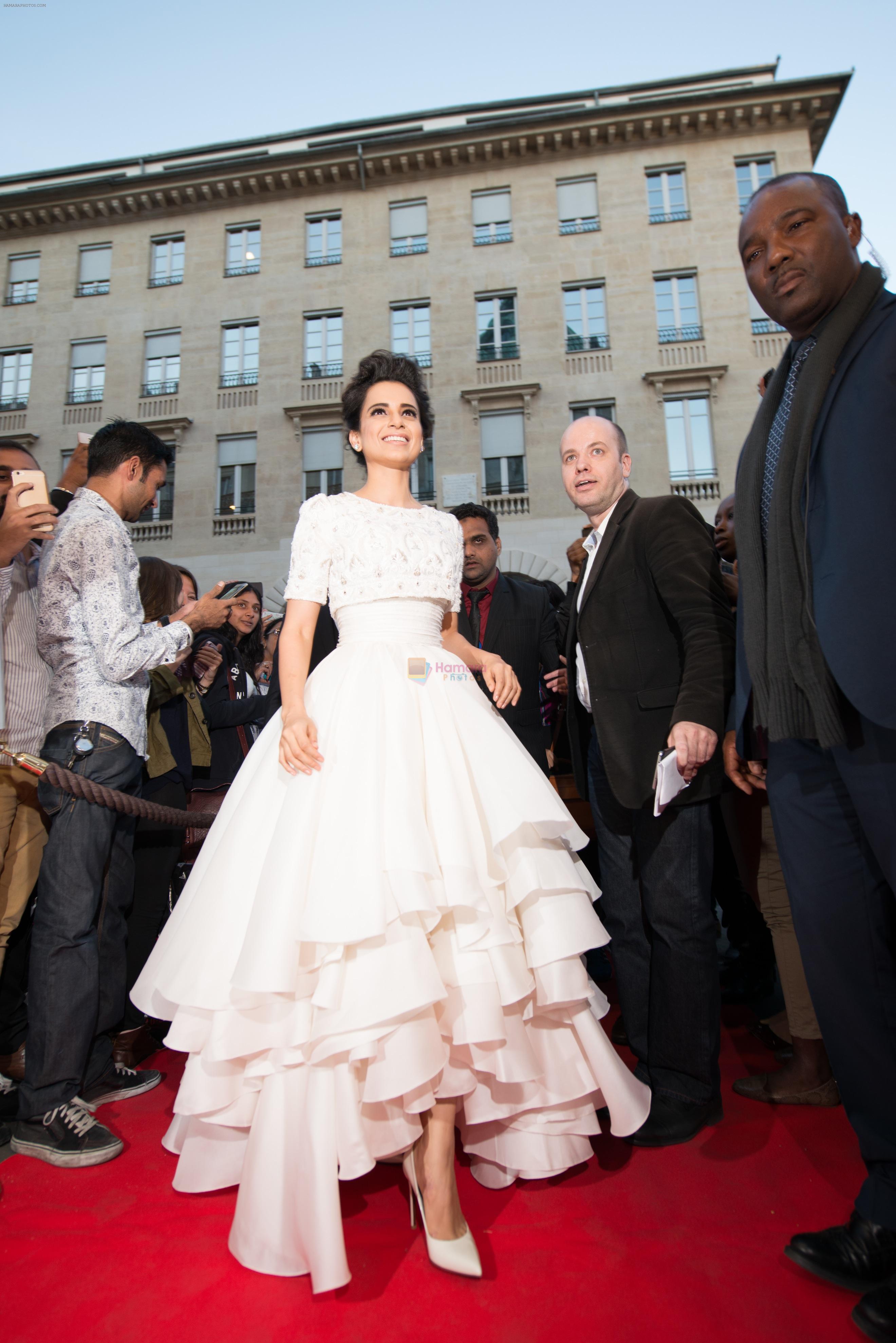 Kangana Ranaut gets a Queen's welcome in Paris