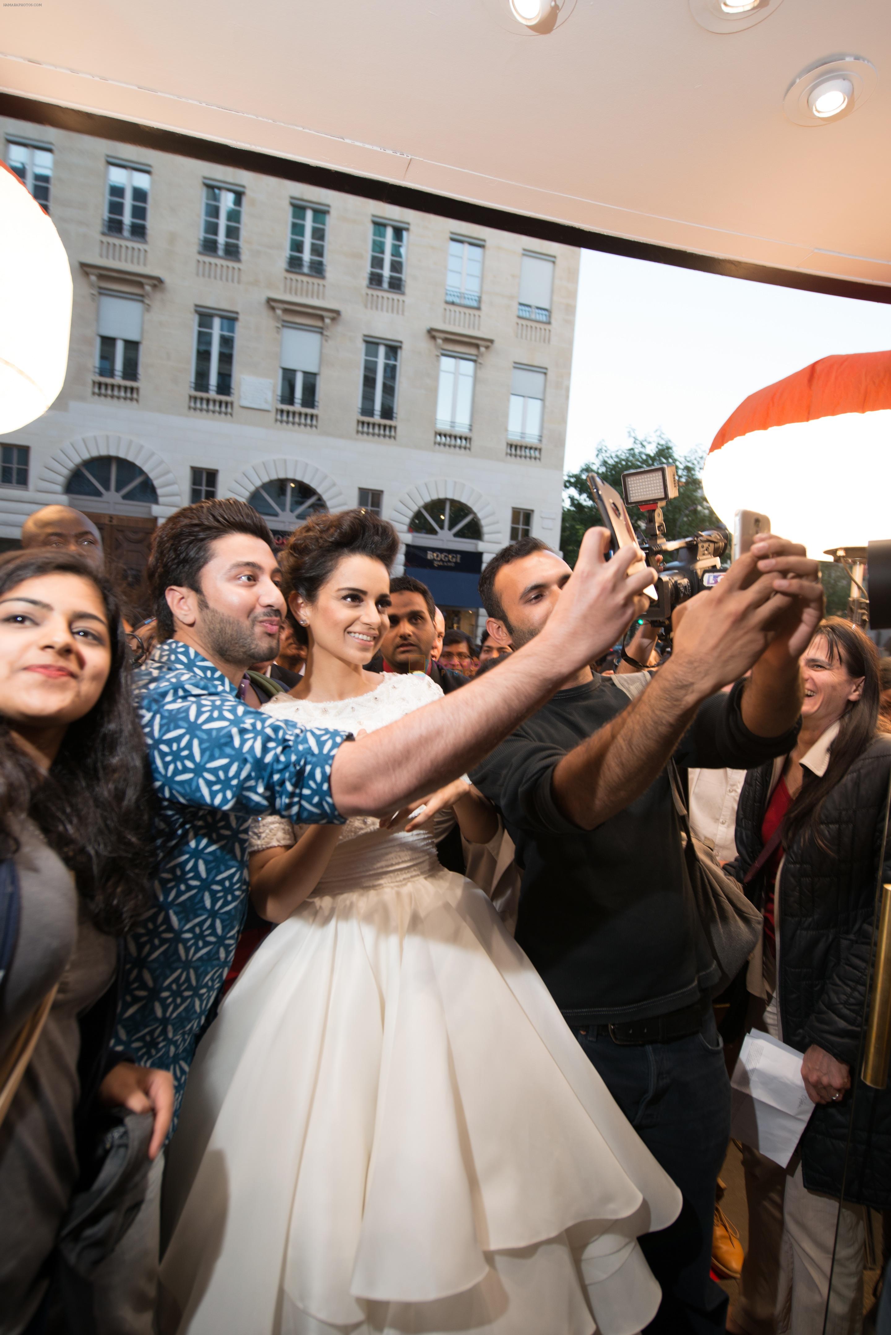 Kangana Ranaut gets a Queen's welcome in Paris