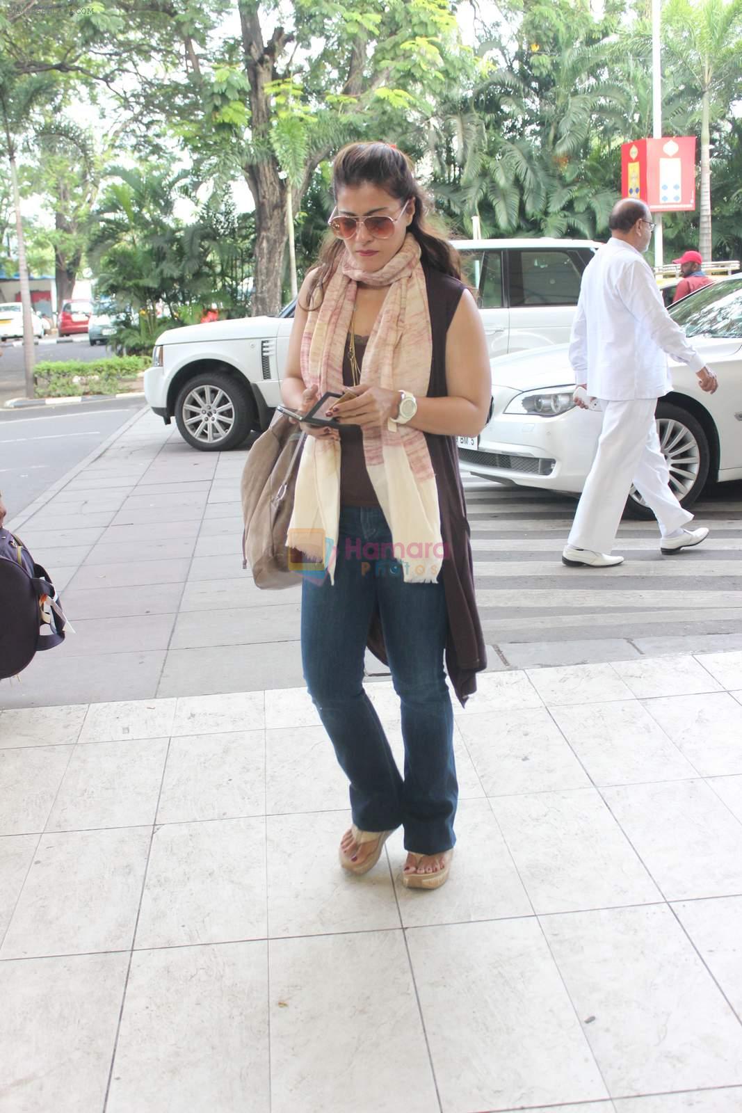 Kajol snapped at  Airport for Dilwale shoot in Hyderabad on 14th Sept 2015