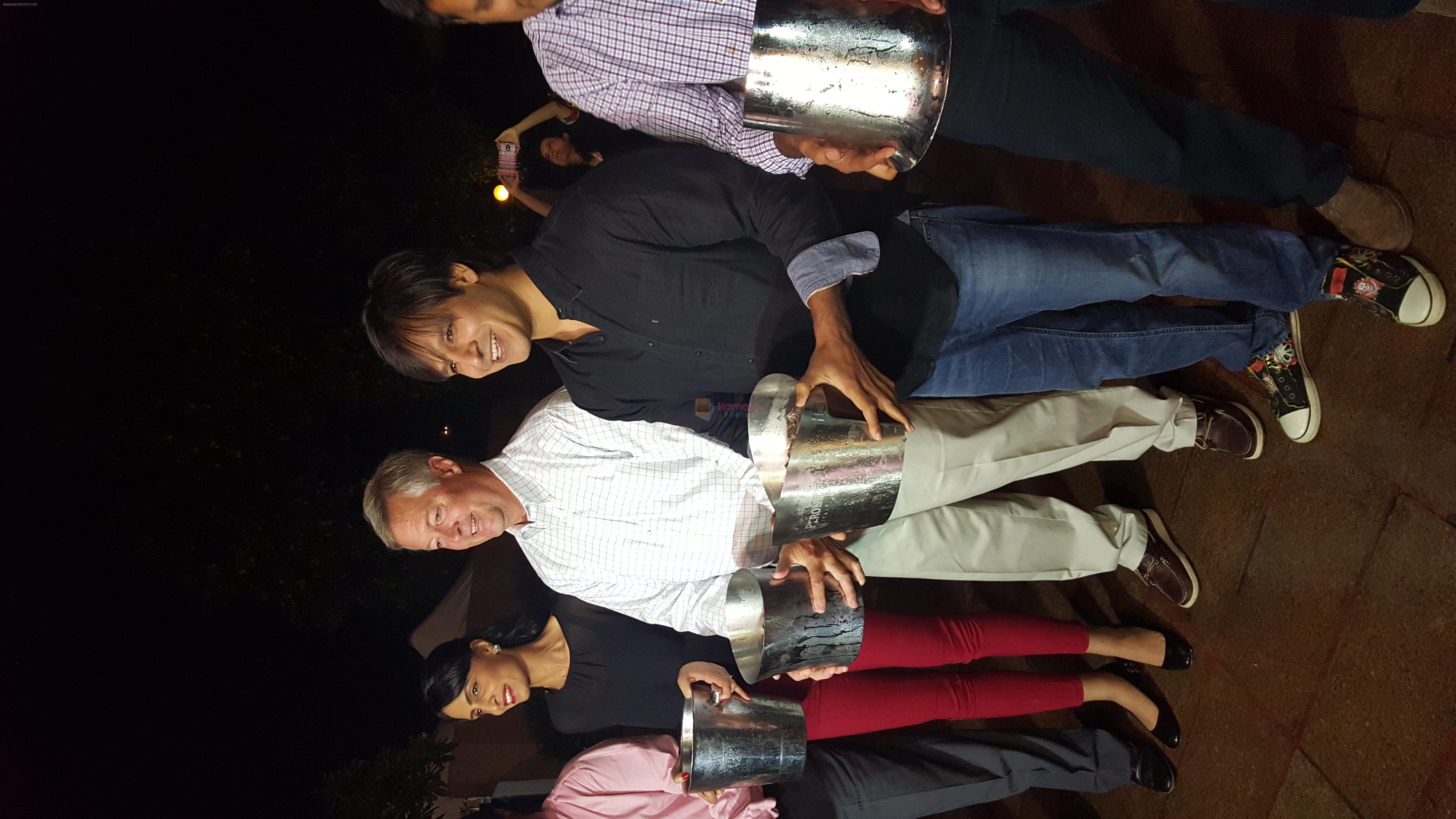 Vivek Oberoi takes on ALS Ice Bucket Challenge on 19th Sept 2015