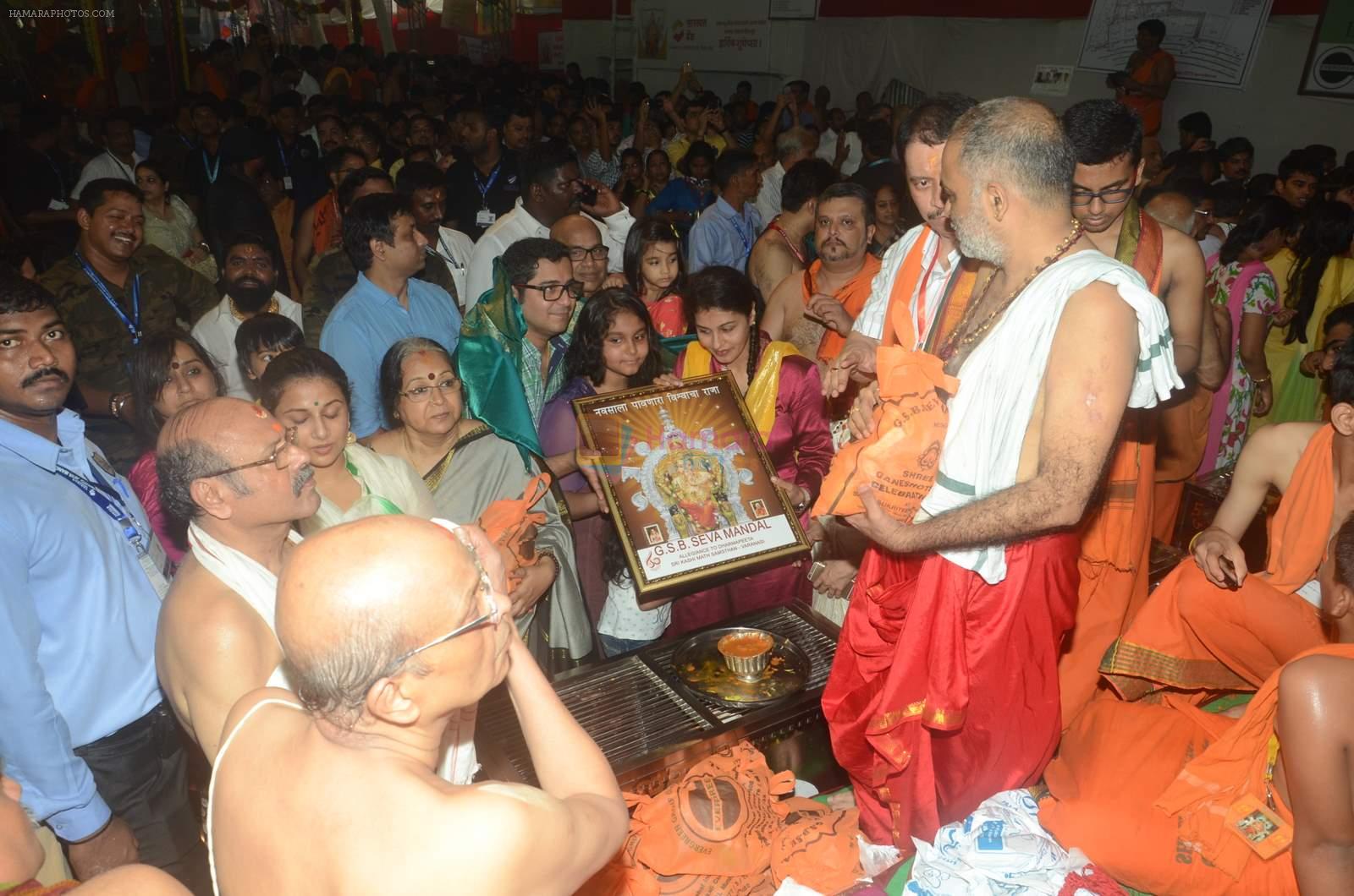 Vidya Balan visit sion ganpati mandal on 20th Sept 2015