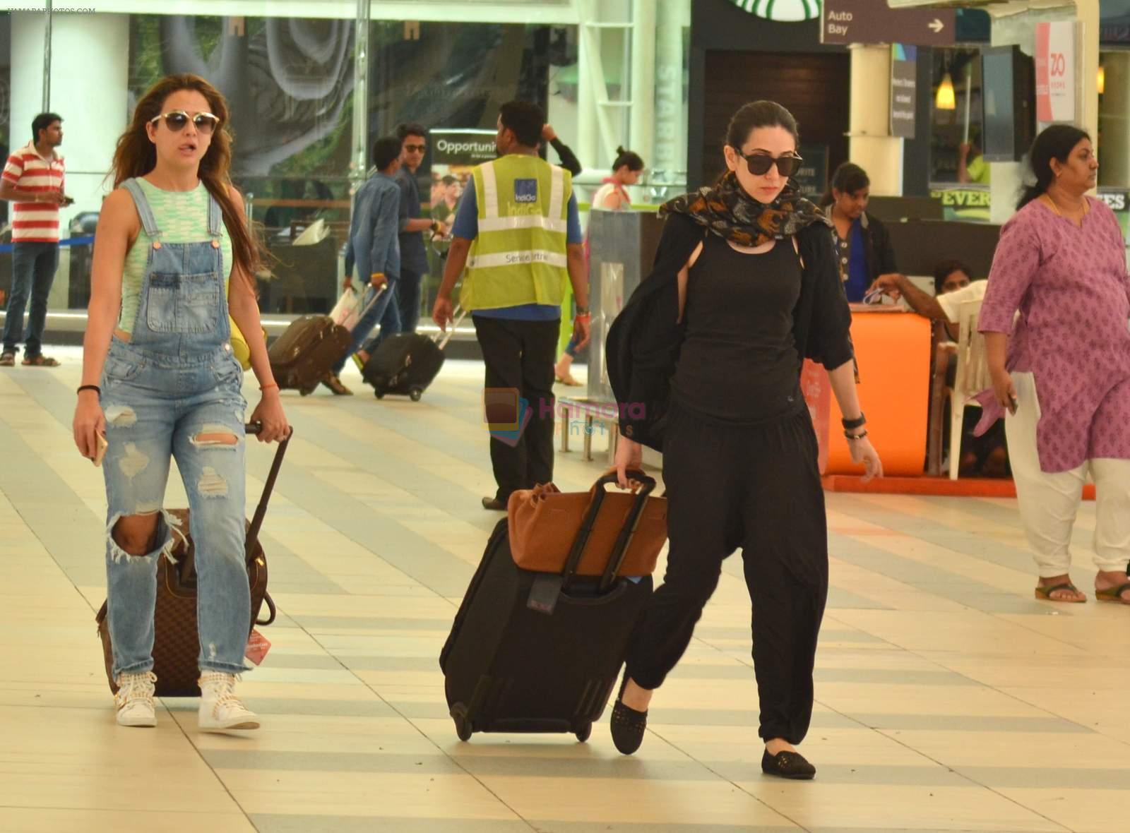 Amrita Arora, Karisma Kapoor snapped at Airport on 21st Sept 2015