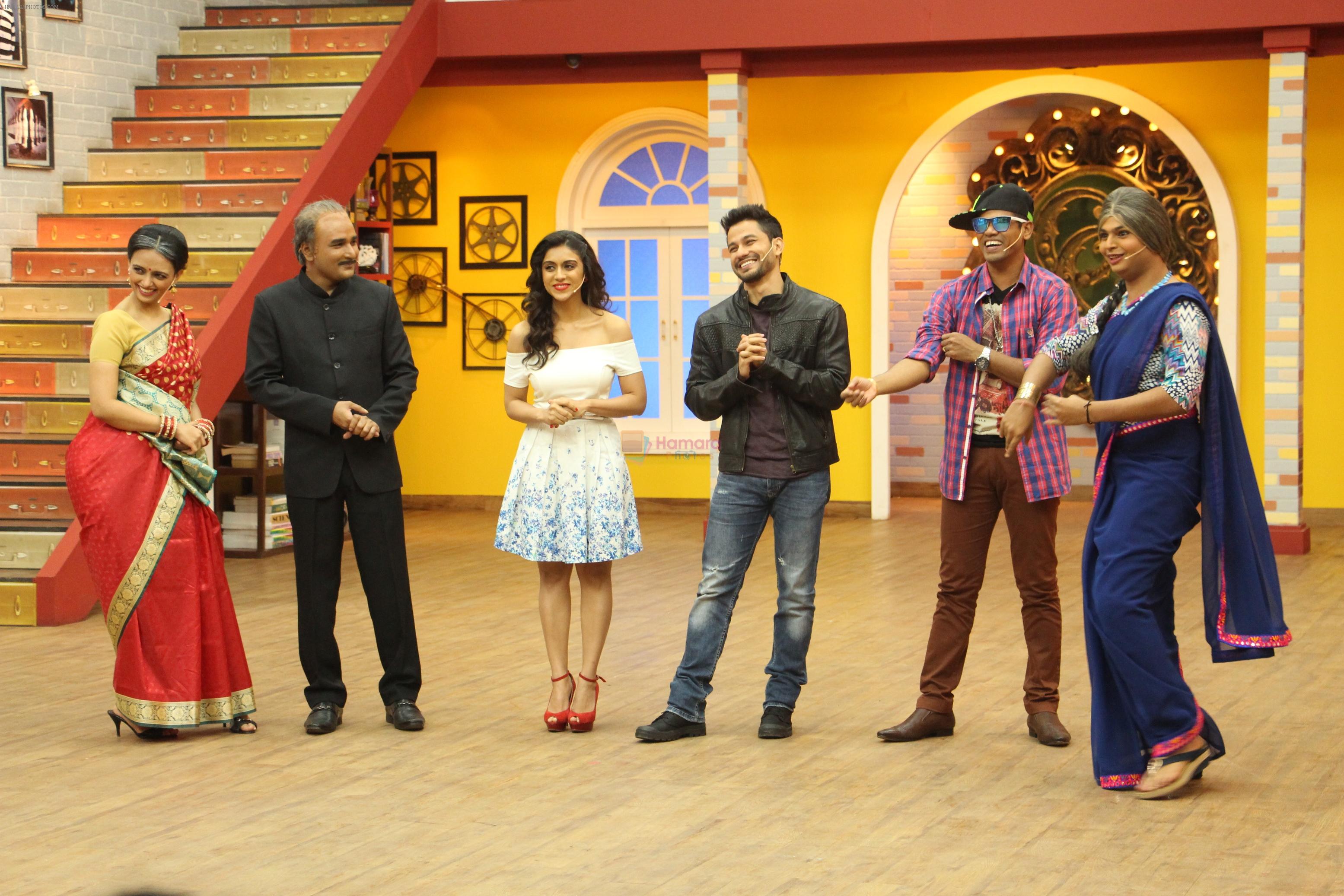 Kunal Khemu, Zoa Morani with Bhaag Johnny Cast visited the set of Life OK's Comedy Classes on 21st Sept 2015