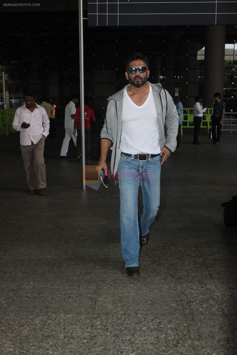 Sunil Shetty snapped at Airport on 22nd Sept 2015