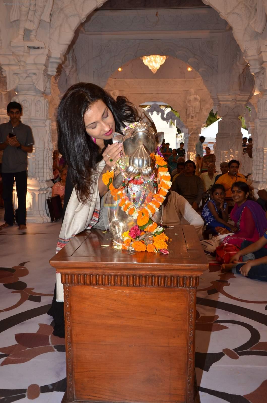 Rituparna Sengupta visit Andheri Ka Raja on 23rd Sept 2015