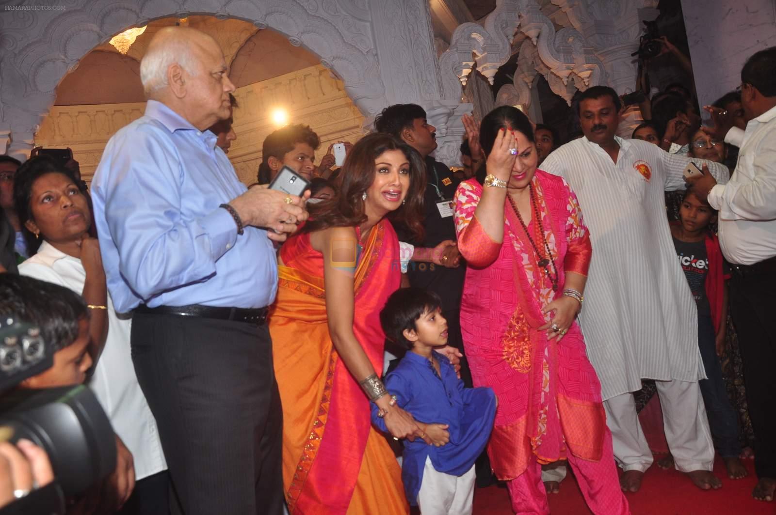 Shilpa Shetty visit Andheri Ka Raja on 23rd Sept 2015