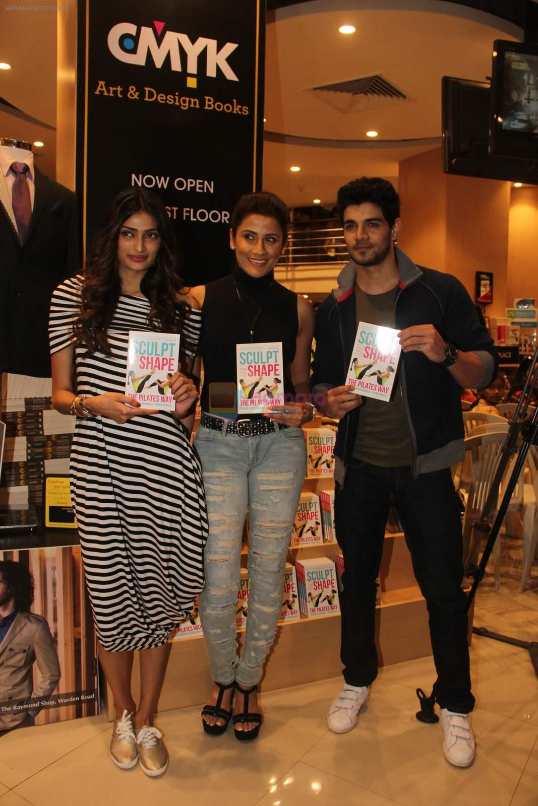 Athiya Shetty, sooraj Pancholi at yasmin karachiwala's Book Launch on 24th Sept 2015
