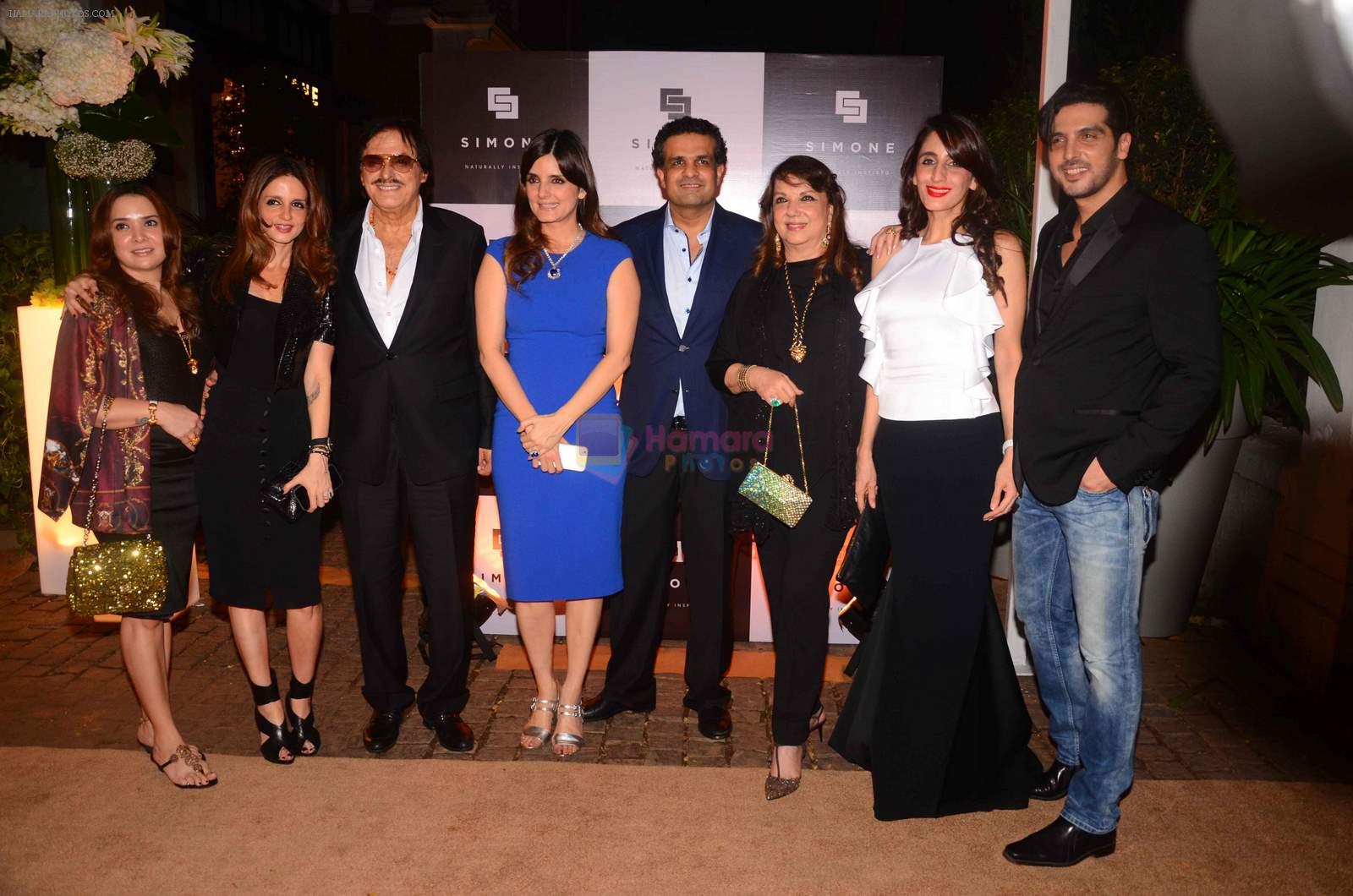 Sussanne Khan, Sanjay Khan, Zarine Khan, Farah Ali Khan, Zayed Khan at Simone anniversary in Mumbai on 26th Sept 2015