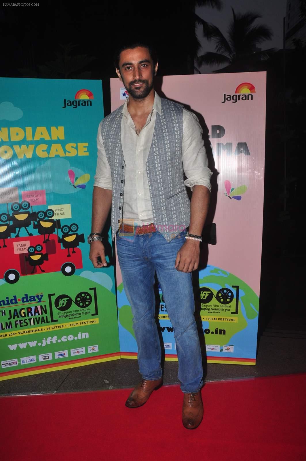 Kunal Kapoor at Jagran film fest opening in Fun on  28th Sept 2015