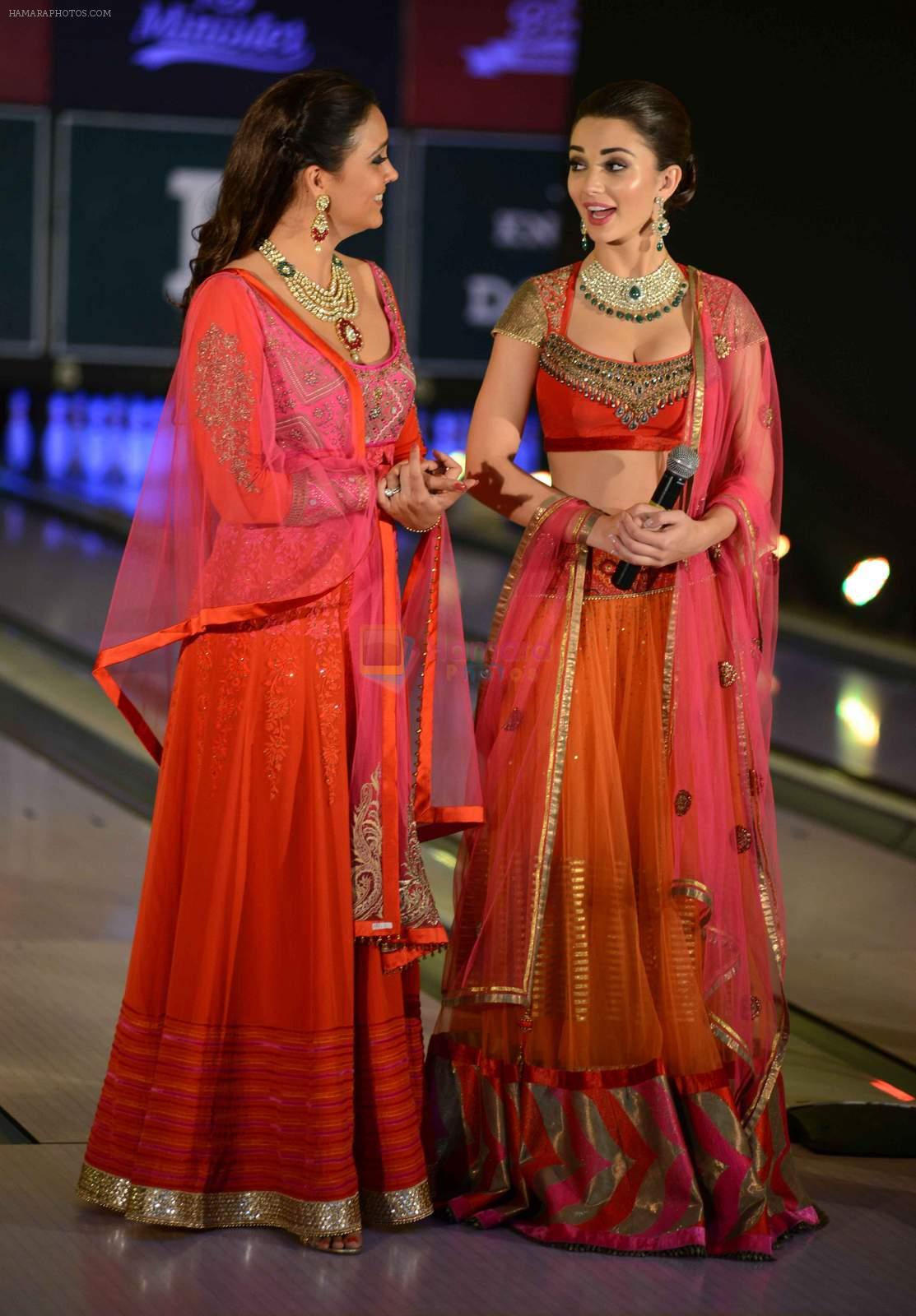 Amy Jackson, Lara Dutta at JJ Valaya Singh in Bling fashion show on 28th Sept  2015