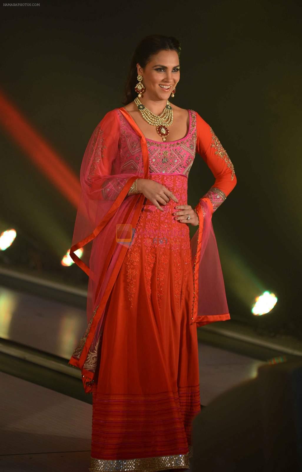 Lara Dutta at JJ Valaya Singh in Bling fashion show on 28th Sept  2015