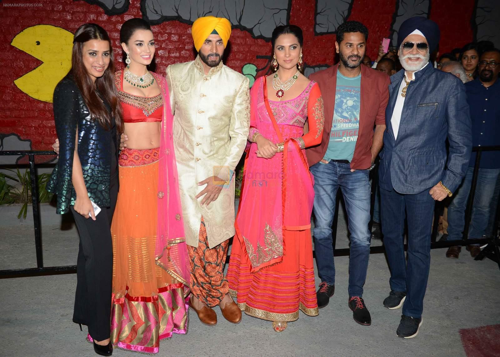 Akshay Kumar, Amy Jackson, Lara Dutta, Prabhu Deva at JJ Valaya Singh in Bling fashion show on 28th Sept  2015
