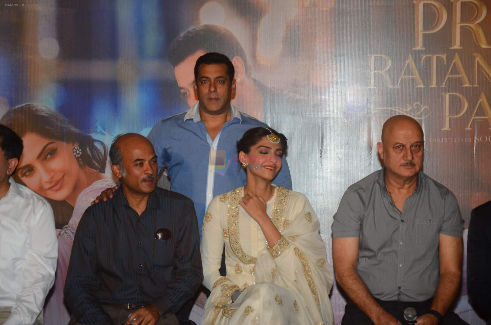 Sonam Kapoor, Salman Khan at Prem Ratan Dhan Payo trailor launch in PVR on 1st Oct 2015