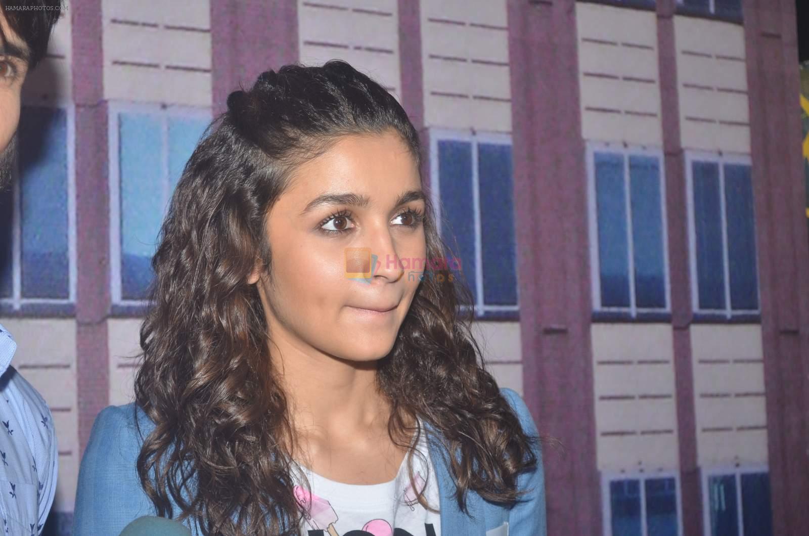 Alia Bhatt on the sets of Farhan's new show I can do that on Zee in Naigaon on 1st Oct 2015