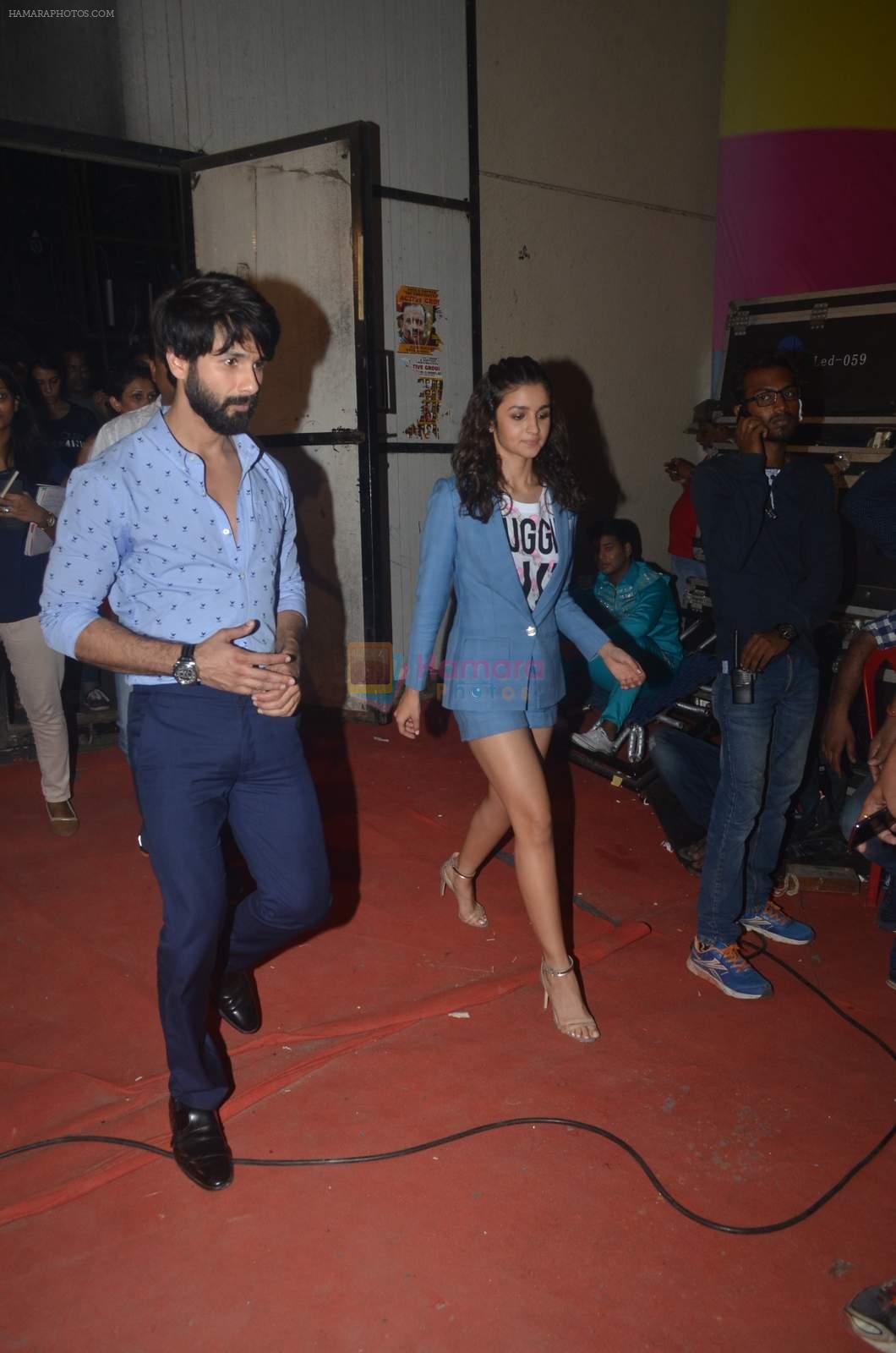 Shahid Kapoor and Alia Bhatt on the sets of Farhan's new show I can do that on Zee in Naigaon on 1st Oct 2015