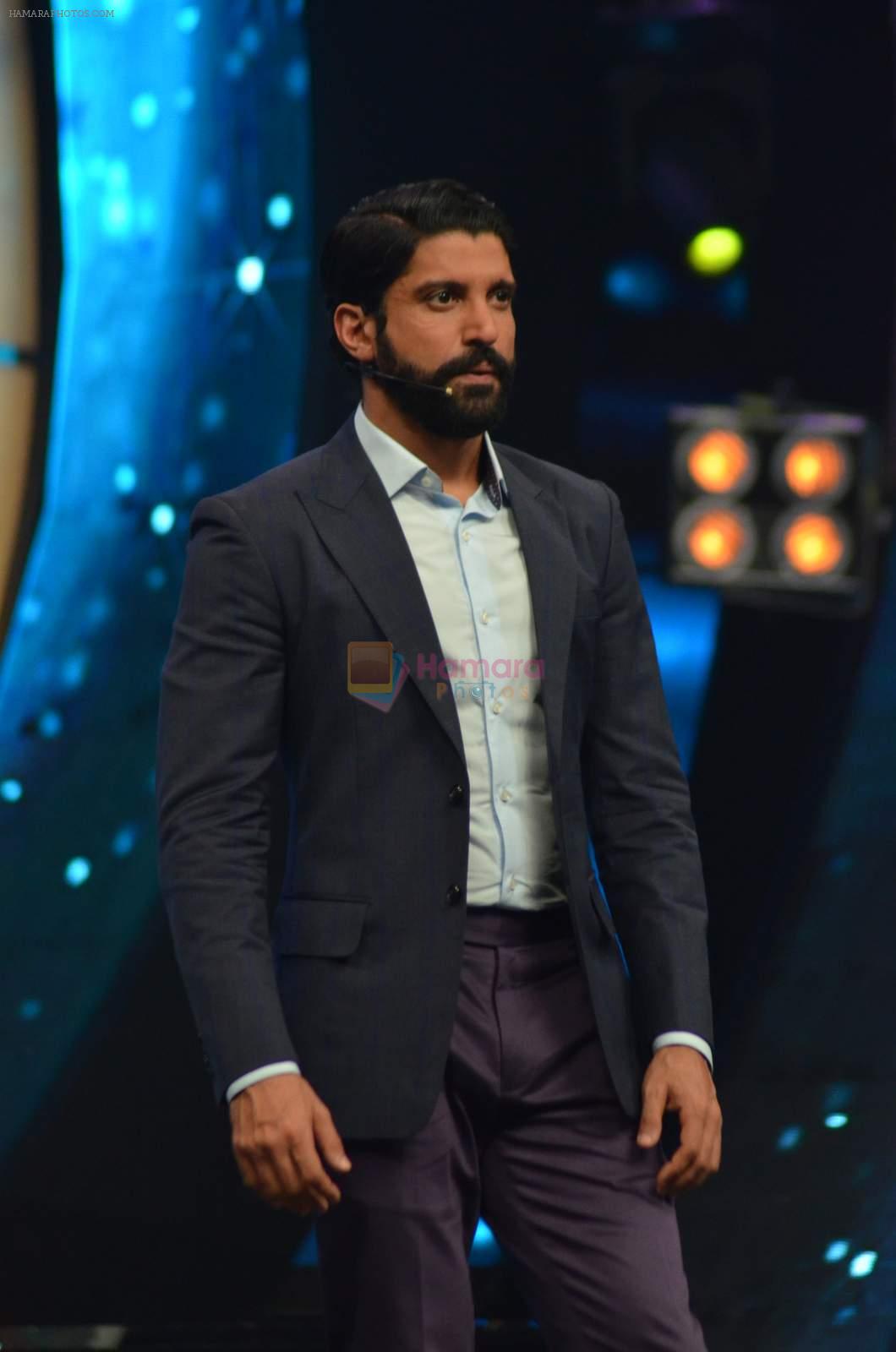 Farhan Akhtar on the sets of Farhan's new show I can do that on Zee in Naigaon on 1st Oct 2015