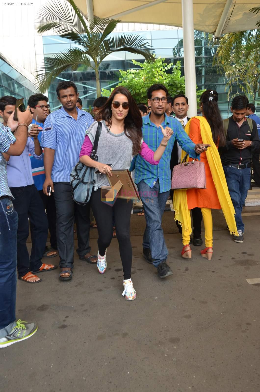 Shraddha Kapoor snapped at the domestic airport on 2nd Oct 2015