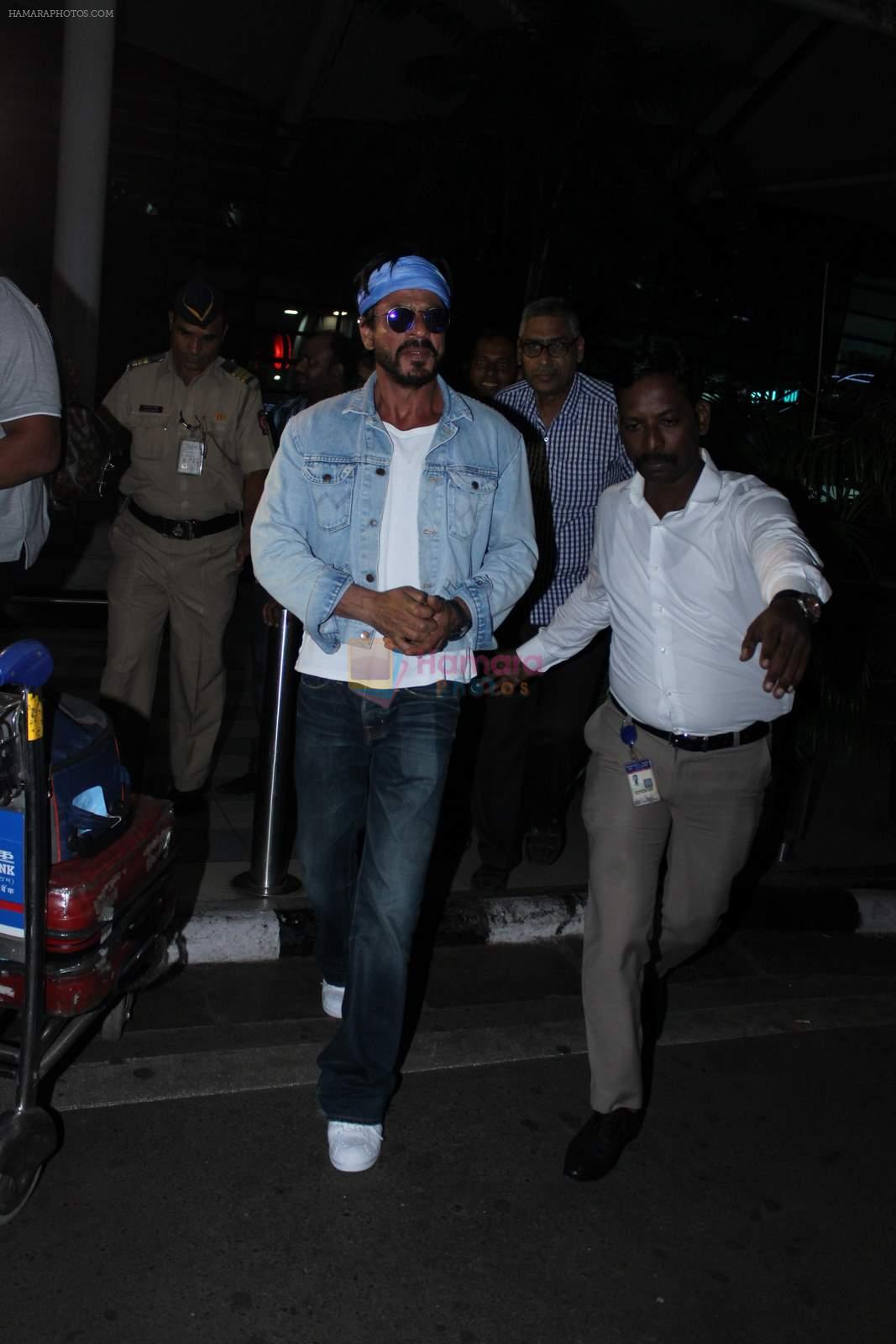 Shahrukh Khan comes to Mumbai from Hyderabad for Gauri Khan's bday on 7th Oct 2015