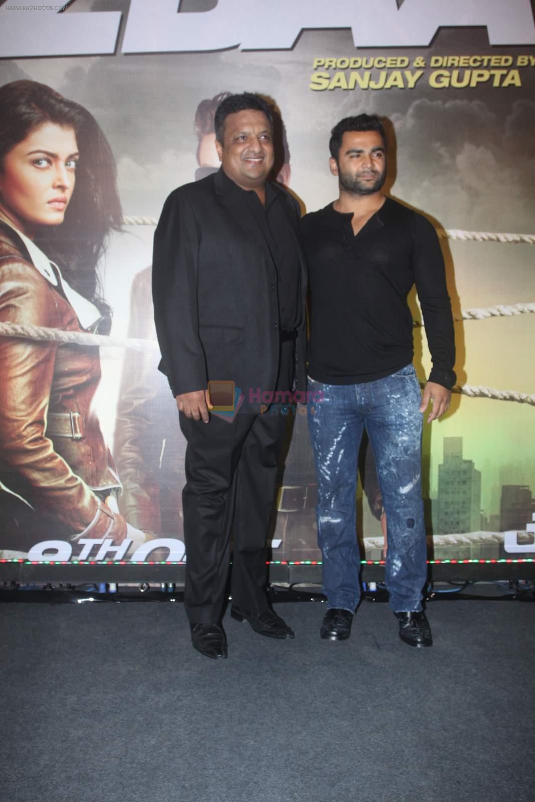 Sanjay Gupta, Sachiin Joshi at Jazbaa premiere on 8th Oct 2015