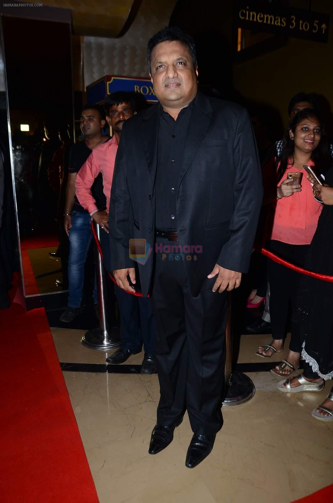 Sanjay Gupta at Jazbaa premiere on 8th Oct 2015