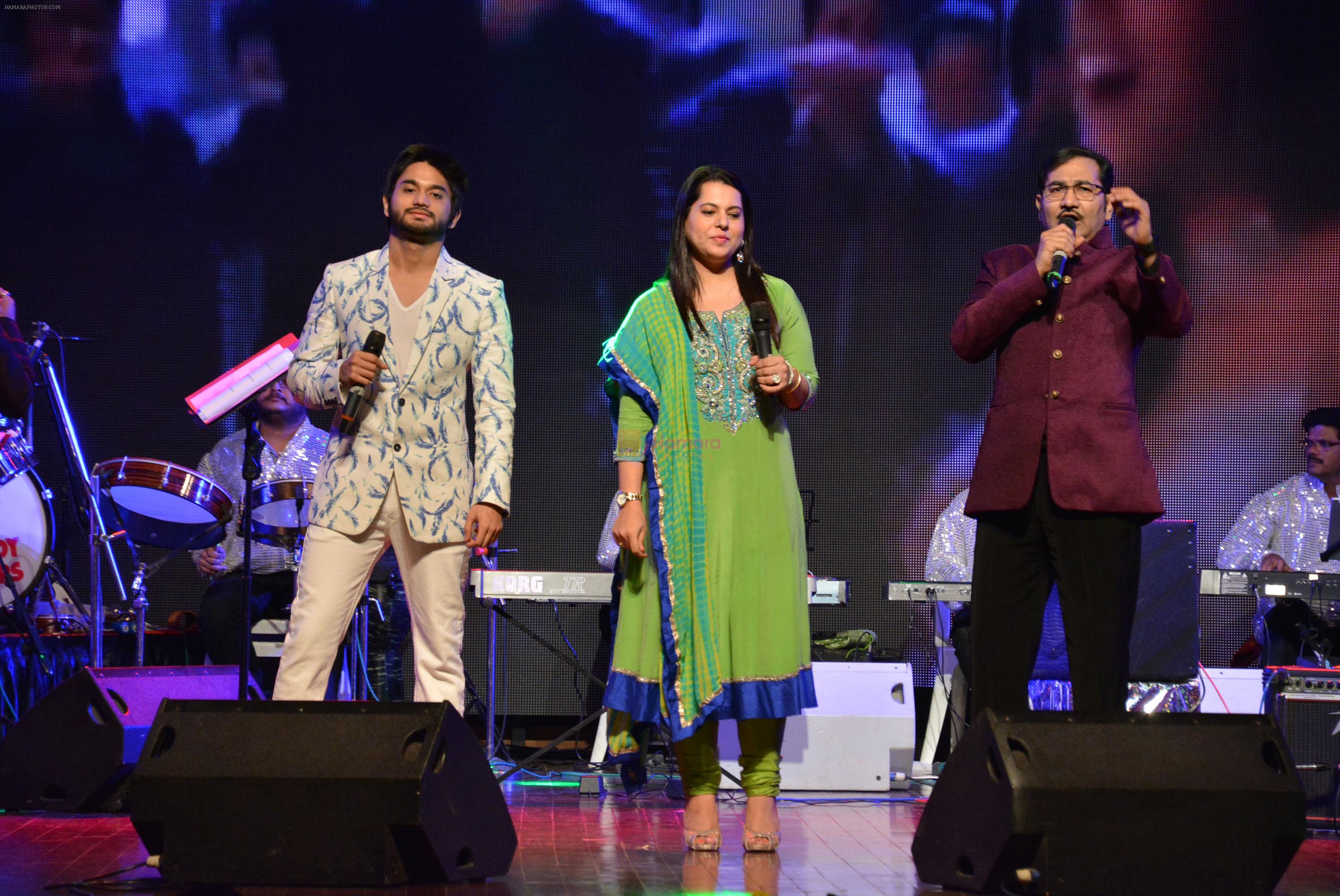 Siddhant Bhosle, Arpita Thakkar and Sudesh Bhosale performing at  Amitabh aur Main tribute concert
