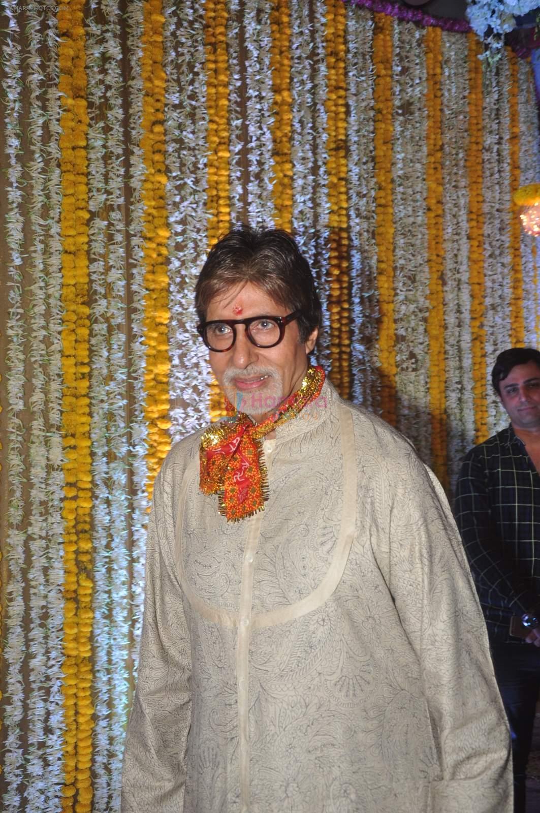 Amitabh Bachchan at Ronit Roy's bday and mata ki chowki on 10th Oct 2015