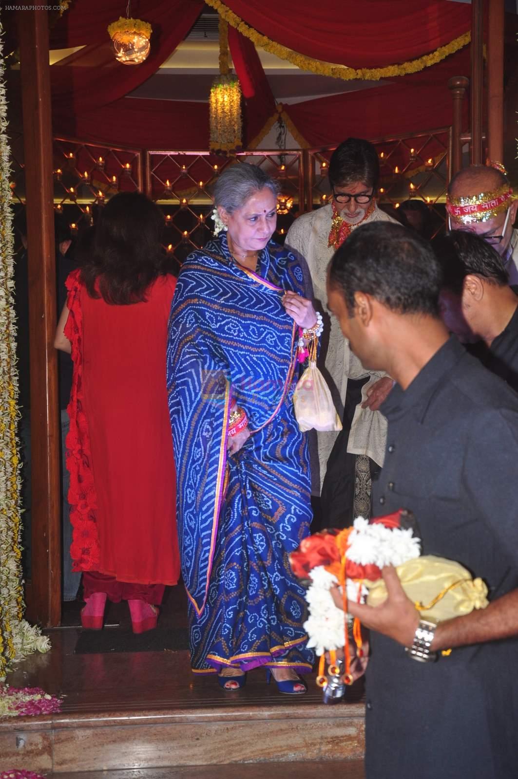Amitabh Bachchan, Jaya Bachchan at Ronit Roy's bday and mata ki chowki on 10th Oct 2015