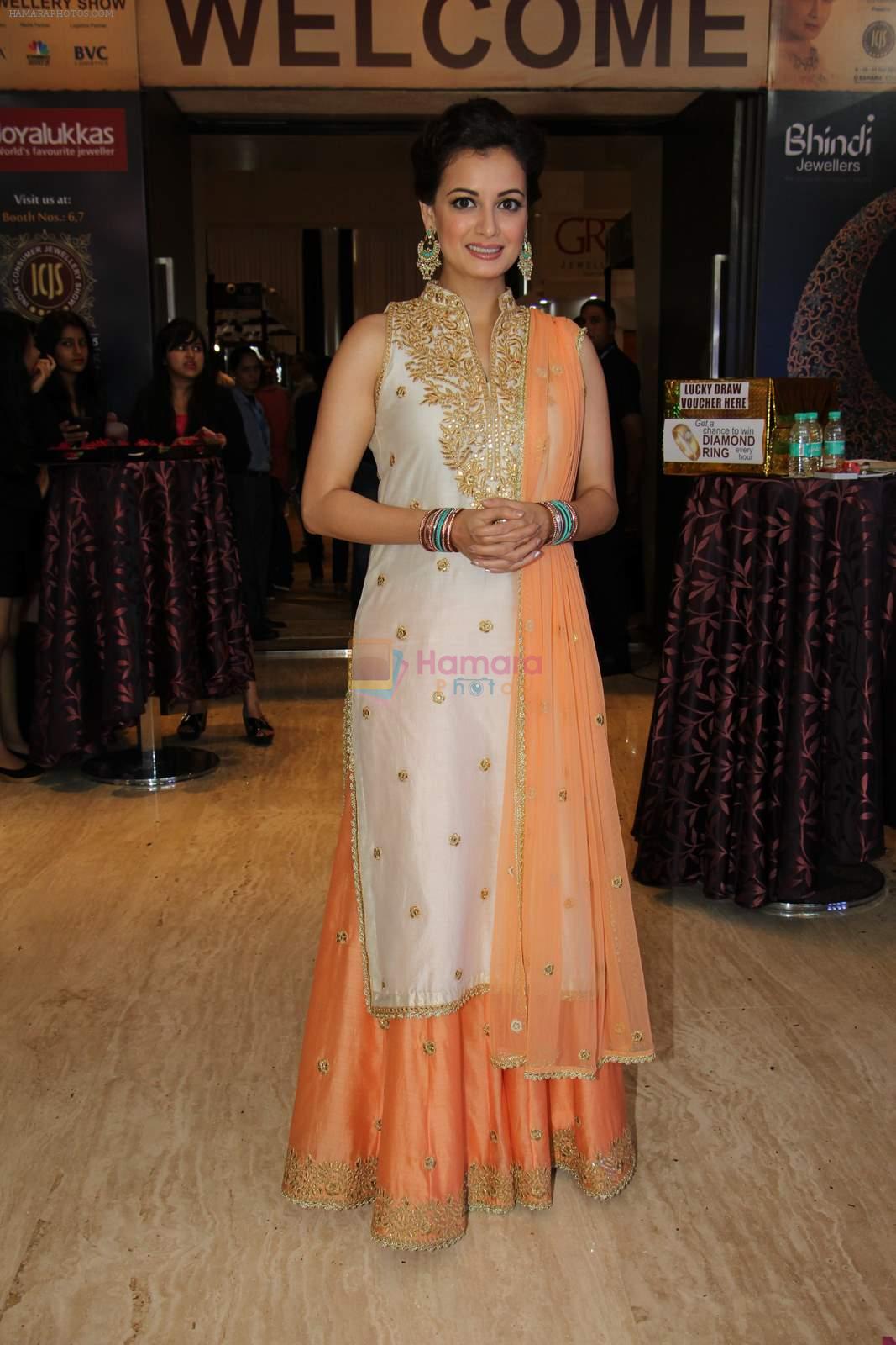 Dia Mirza at Jewellery exhibition on 10th Oct 2015