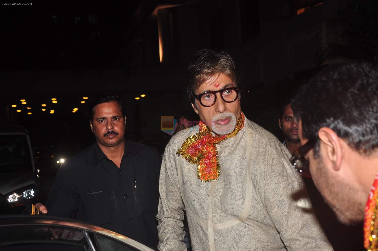Amitabh Bachchan at Ronit Roy's bday and mata ki chowki on 10th Oct 2015