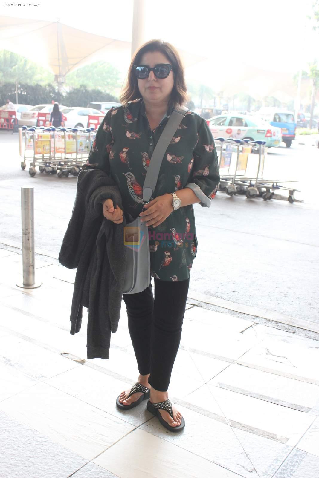 Farah Khan snapped at airport on 14th Oct 2015
