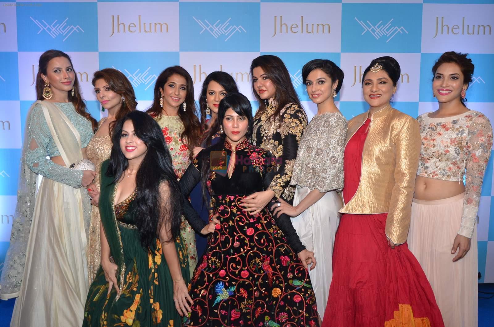 Divya Kumar, Krishika Lulla, Rashmi Nigam, Aarti Surendranath at Jhelum store launch hosted by Kaykasshan Patel in Santacruz on 14th Oct 2015