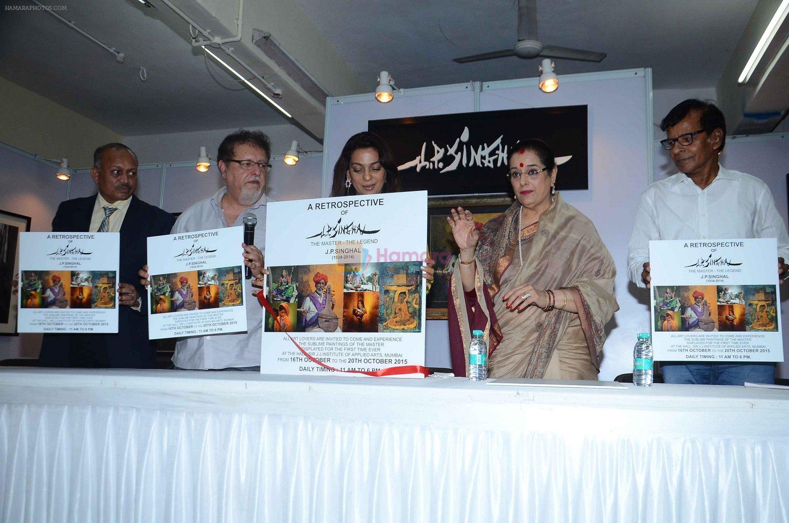 Juhi Chawla, Poonam Sinha at JP Singhal exhibition on 15th Oct 2015