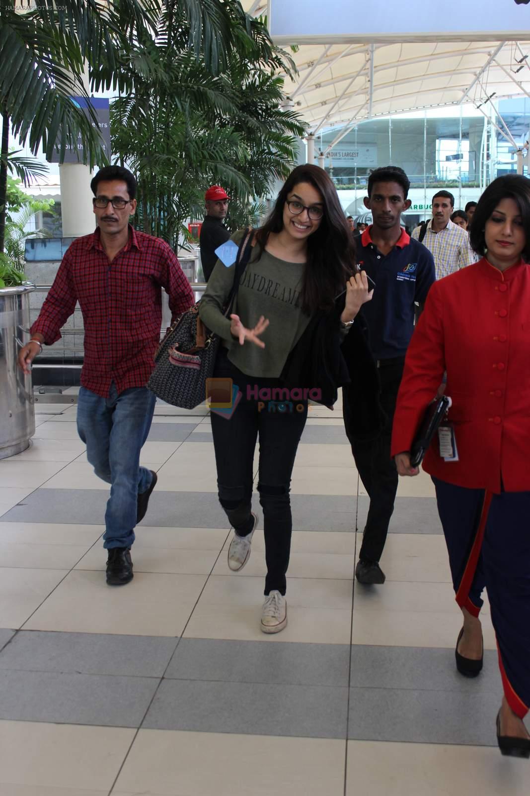 Shraddha Kapoor snapped at airport on 17th Oct 2015