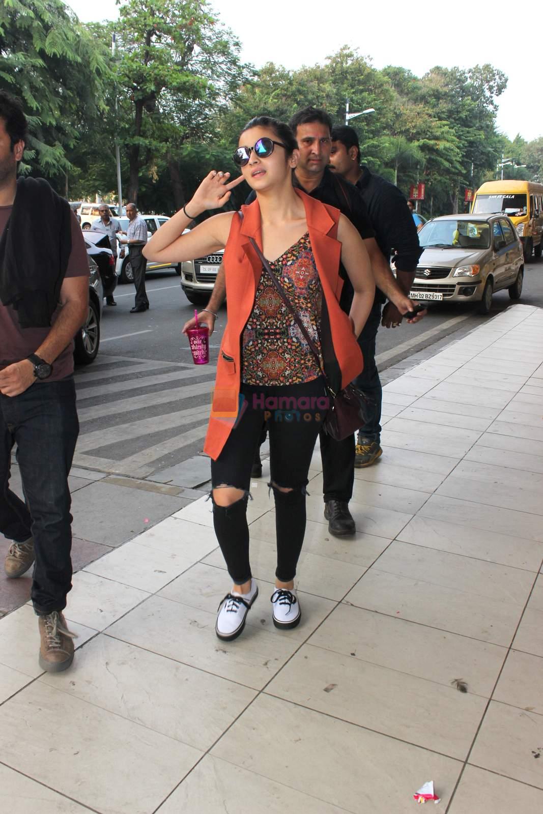 Alia Bhatt snapped at airport on 18th Oct 2015