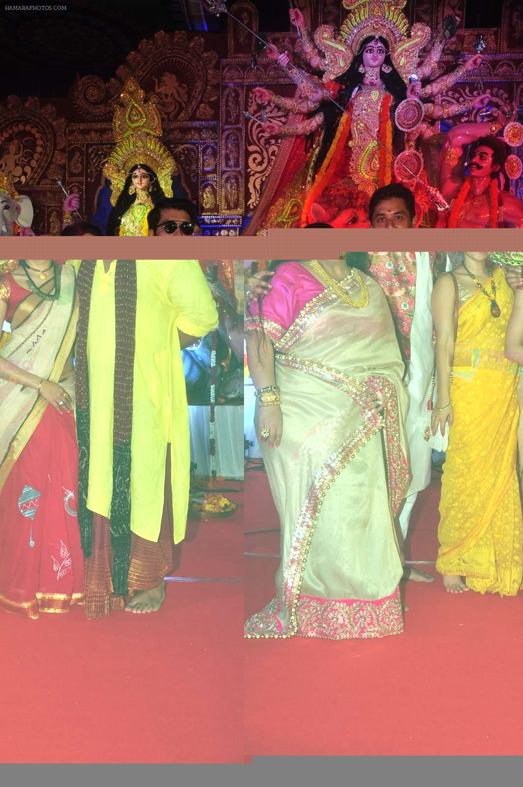 Sumona Chakravarti, Kavita Kaushik, Bappa Lahiri at Durga Pooja Pandal on 20th Oct 2015