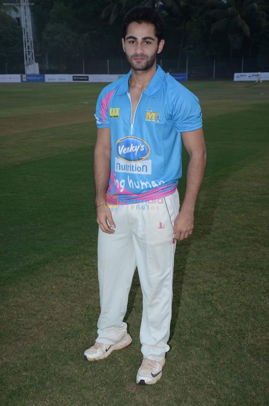 Armaan Jain at Sunil Shetty's Mumbai Heroes at Pitch Blue corporate match on 20th Oct 2015