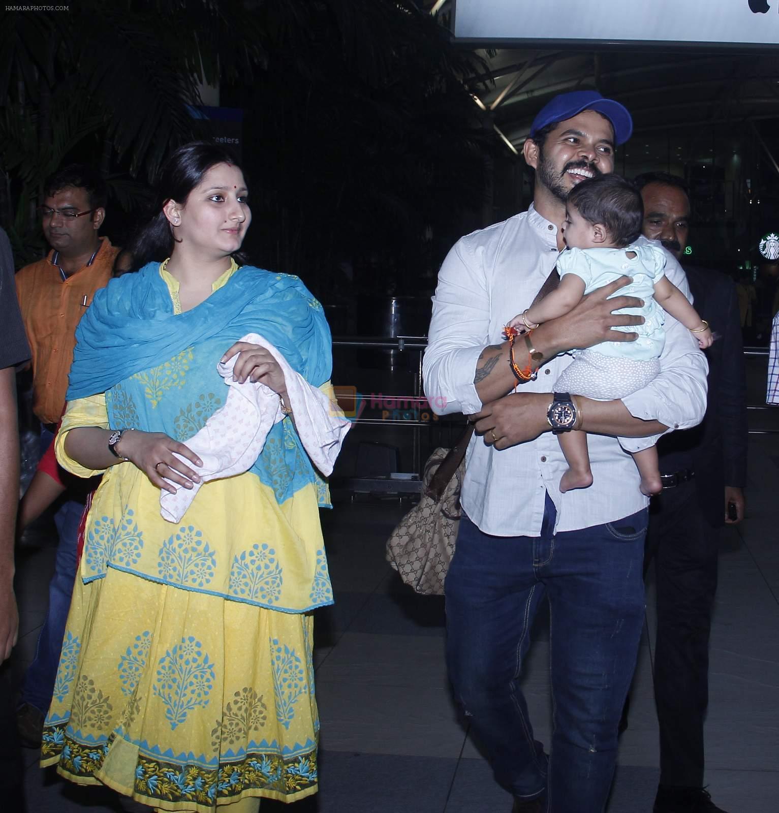 Sreesanth snapped with kid and wife as he comes to Mumbai to shoot for Mahesh Bhatt on 20th Oct 2015