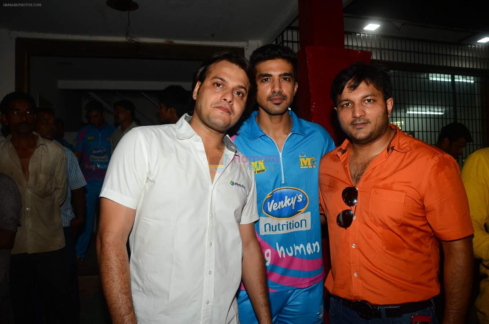Saqib Saleem at Sunil Shetty's Mumbai Heroes at Pitch Blue corporate match on 20th Oct 2015