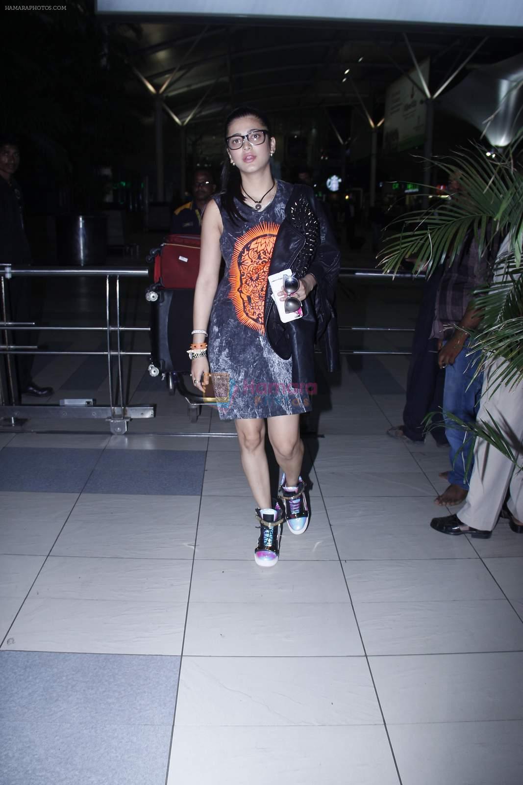 Shruti Haasan snapped at airport on 20th Oct 2015