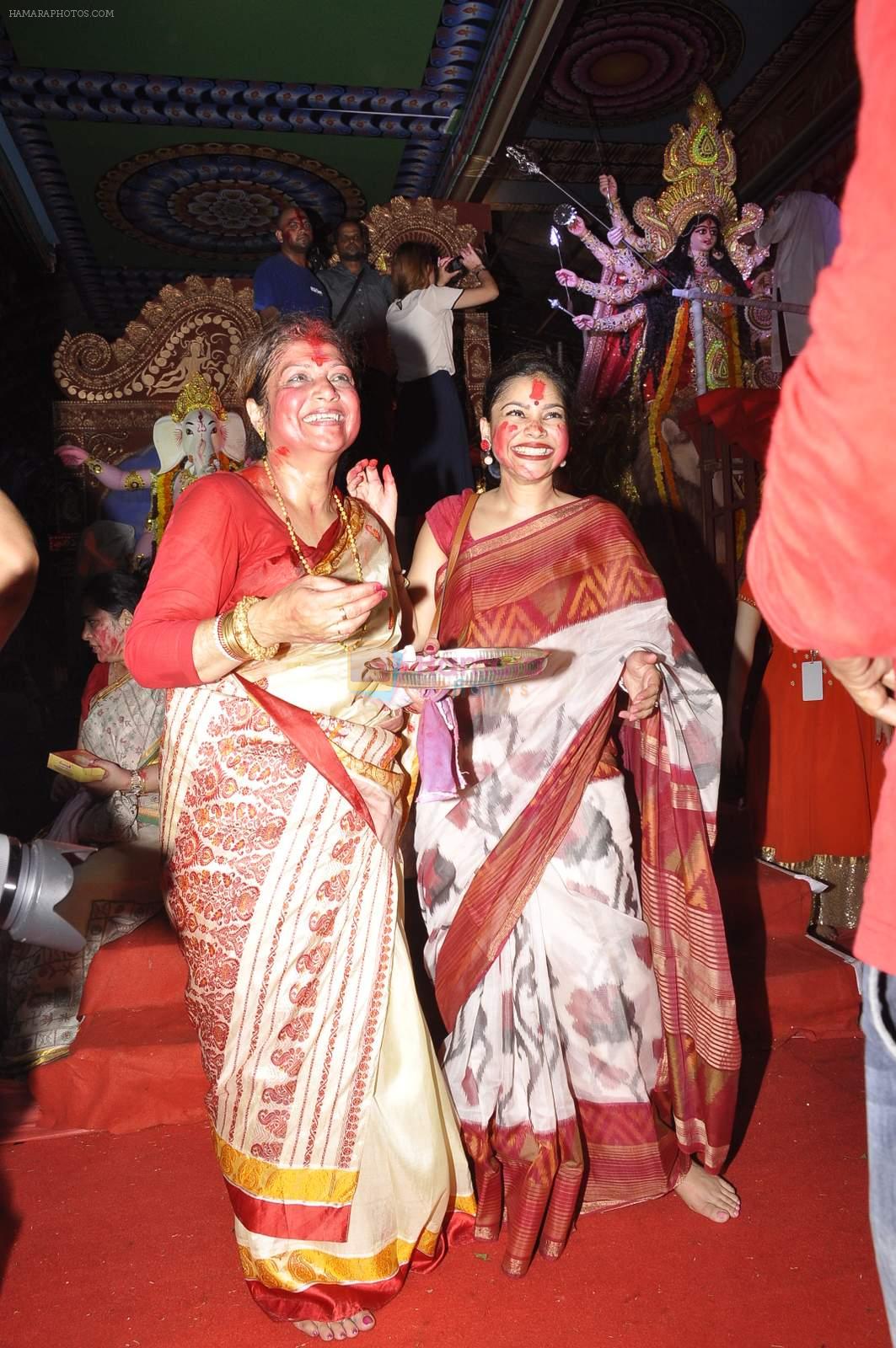 Sumona Chakravarti at North Bombay Sarbojanin Durga Puja 2015 on 22nd Oct 2015